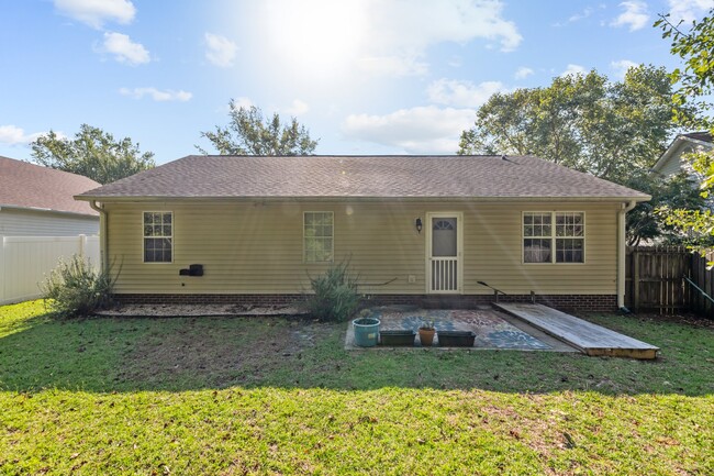 Building Photo - 104 Monterey Cir