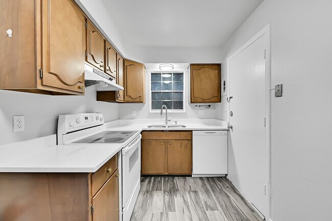 Building Photo - 2902 Airport Rd