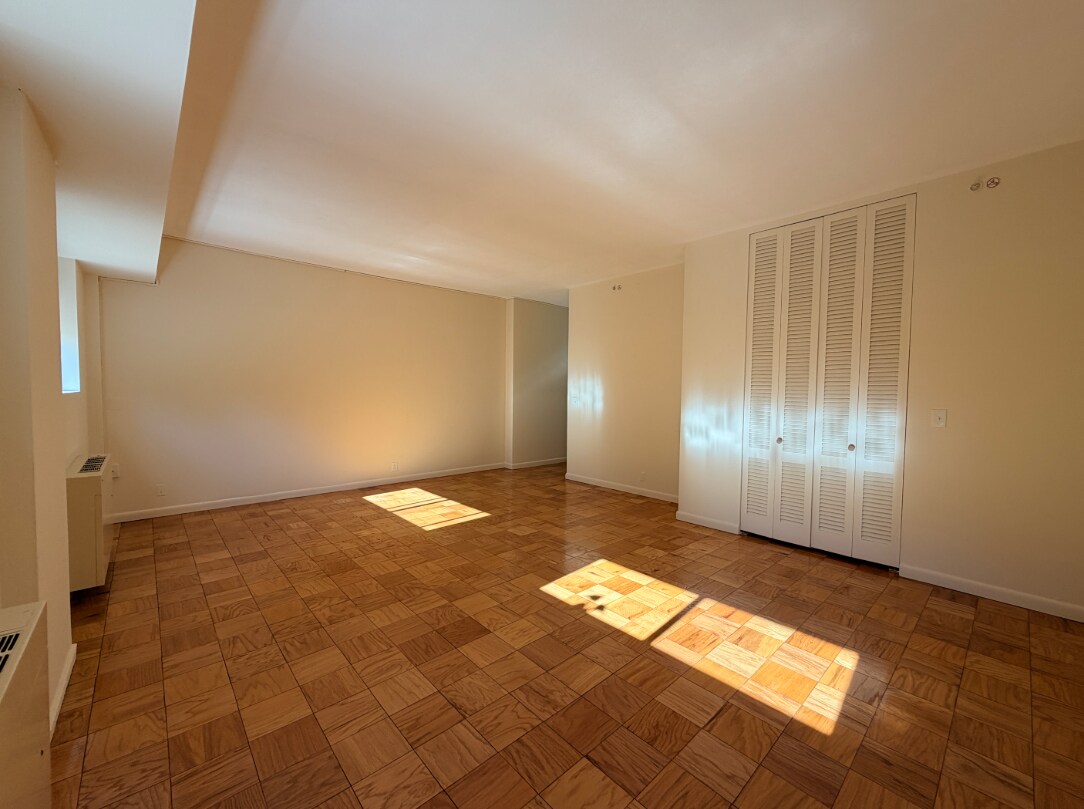 Building Photo - 16 Monmouth Ct