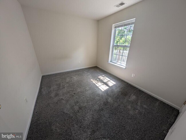 Building Photo - 204 River Birch Cir