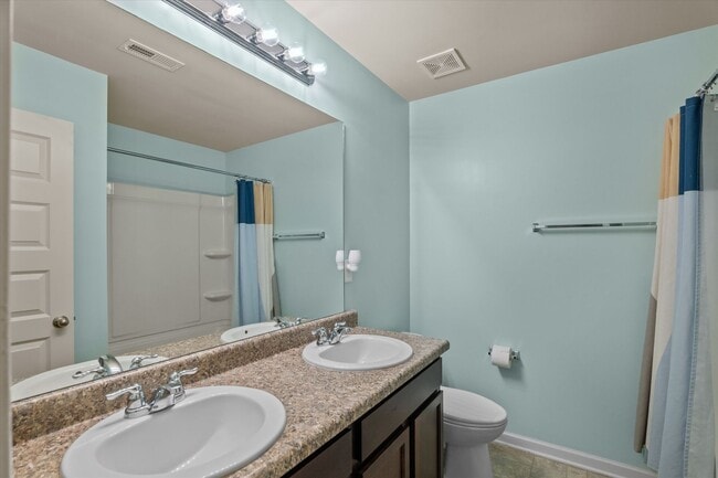 Building Photo - Great 5 Bedroom Home in Evans