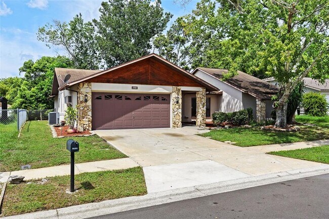 Building Photo - 8829 Bermuda Ln