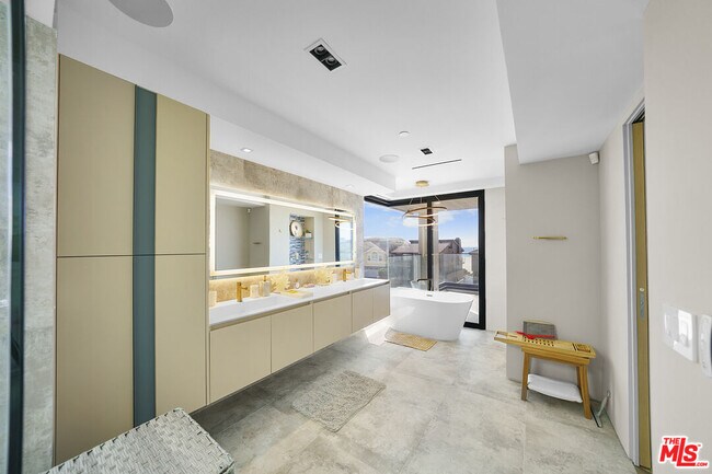 Building Photo - 1500 Ocean Dr