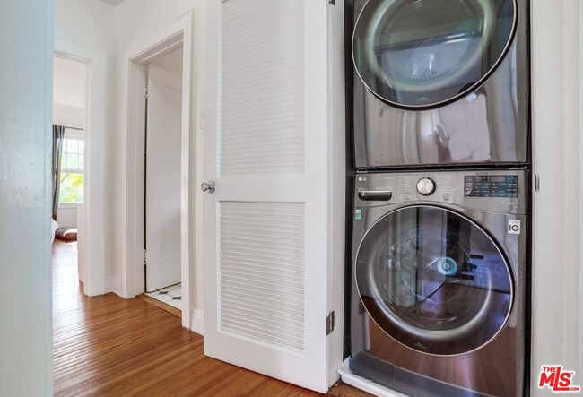 Building Photo - 2154 Willetta Ave N