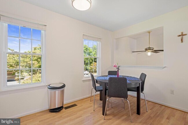 Building Photo - 1615 Spottsworth Way