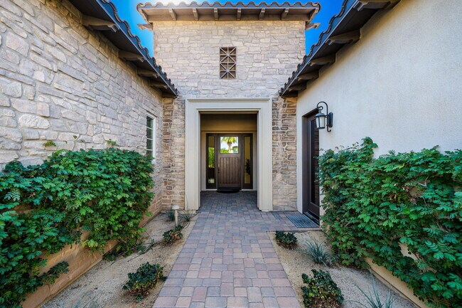 Building Photo - 81805 Four Seasons Pl