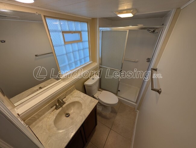 Building Photo - Beautiful 4-Bedroom Split-Level Home with ...