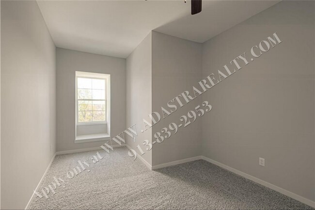 Building Photo - Brand New Townhome 3 Bed 2.5 Bath in Olath...