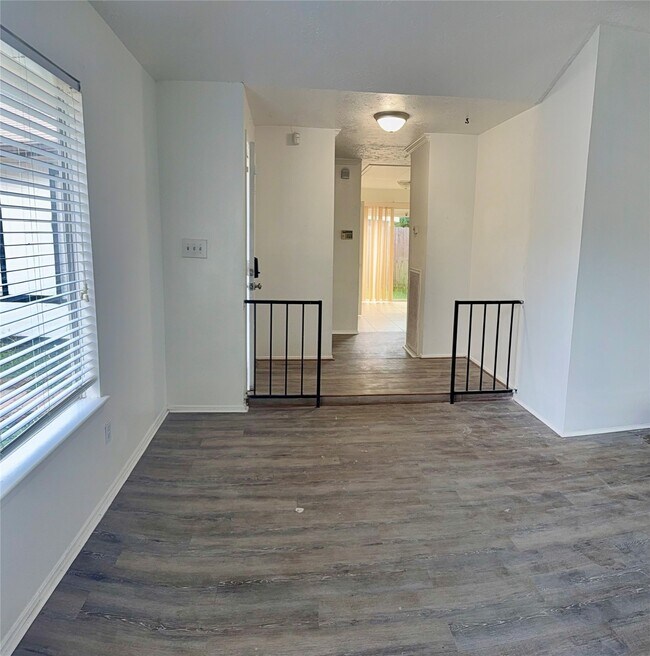 Building Photo - 13035 Bassford Dr