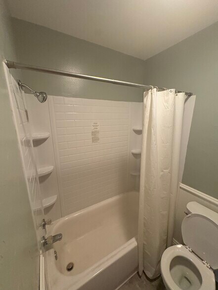 Building Photo - 105 NE 5th Ave