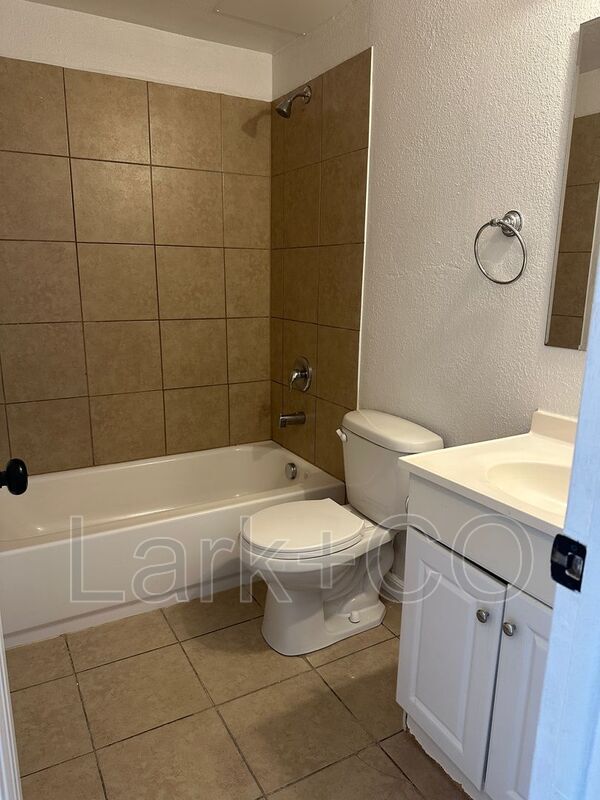 Building Photo - 3014 Mallard Dr