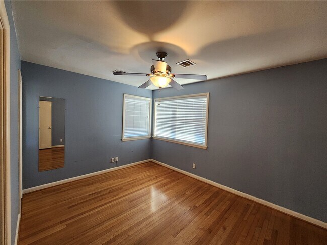 Building Photo - 6418 Woodbrook Ln