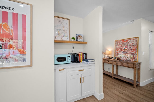 Building Photo - 2421 SW 29th Way