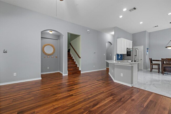 Building Photo - 123 Justin Leonard Dr