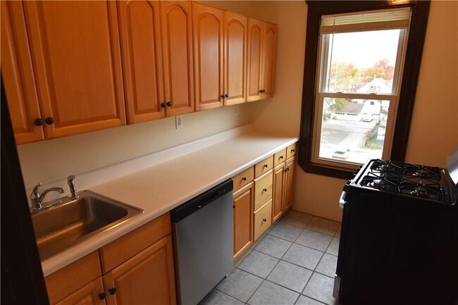 Building Photo - 818 Bernon St