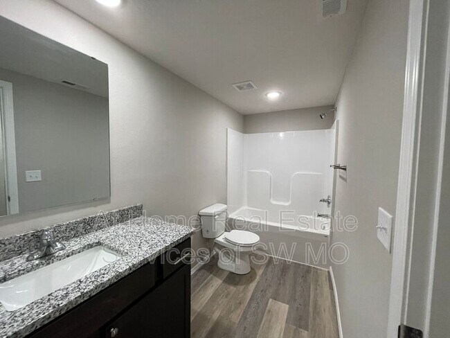 Building Photo - 656 S Southgate Dr