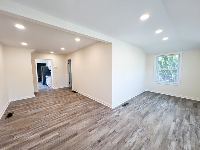 Building Photo - 353 Bridgeport Ave