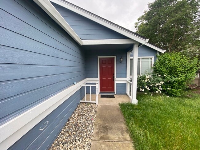 Building Photo - Charming Antelope Home