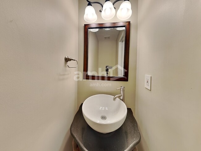 Building Photo - 200 Crossview Dr