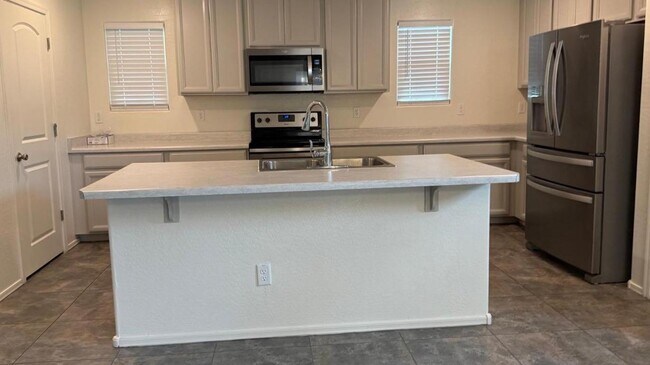 Building Photo - 16579 W Jenan Dr