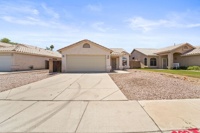 Building Photo - Chic Peoria Rental – Updated Appliances & ...
