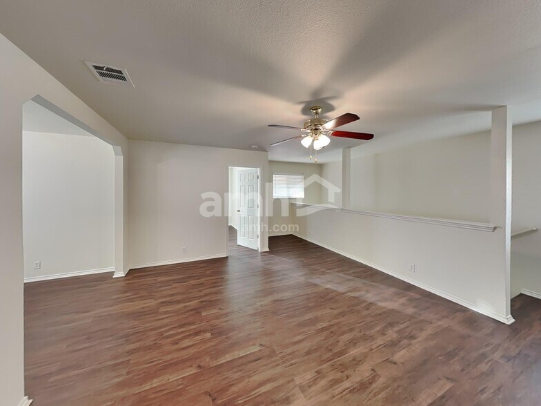 Building Photo - 122 Mallow Grove