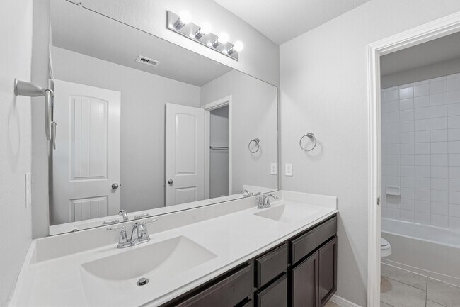 Building Photo - 719 Longstreet Dr