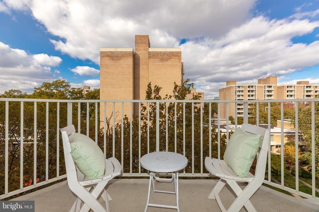 Building Photo - 560 N Street SW