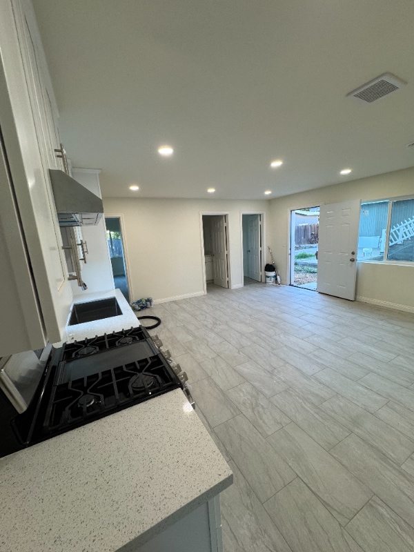 Building Photo - 890 E Avenida De Los Arboles