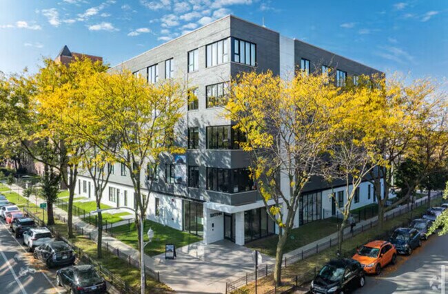 Building Photo - 6044 N Winthrop Ave