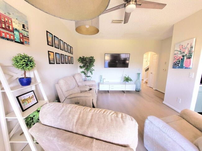 Building Photo - 5260 Collins Rd