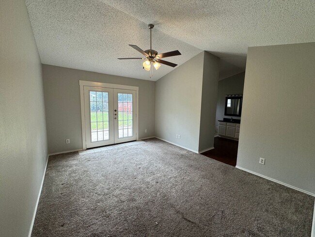 Building Photo - Updated Midway ISD 5 Bedroom