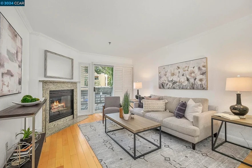 Building Photo - 2530 Oak Rd