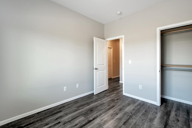 Building Photo - 1341 Azena St