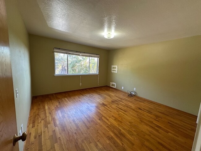 Building Photo - 46 Valley View Rd