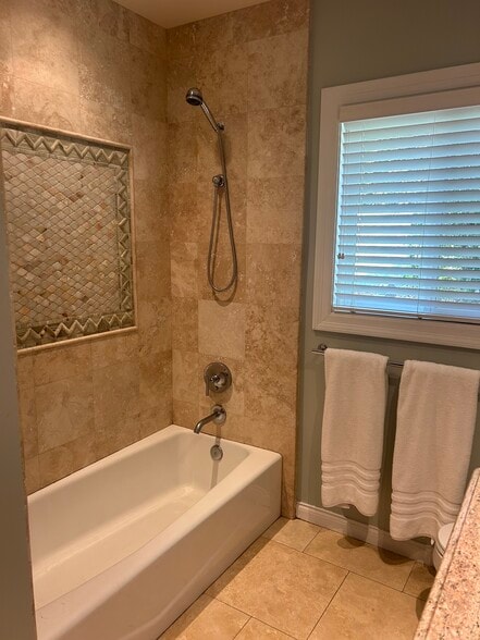 Bathtub - 27078 Sunnyridge Rd