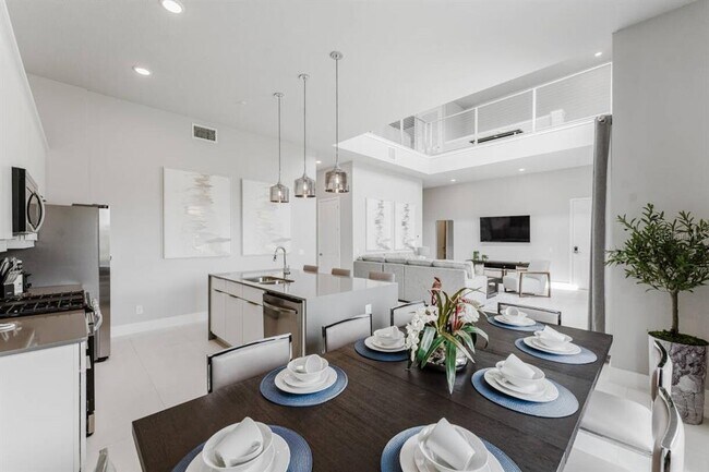 Building Photo - 7760 Sandy Ridge Dr