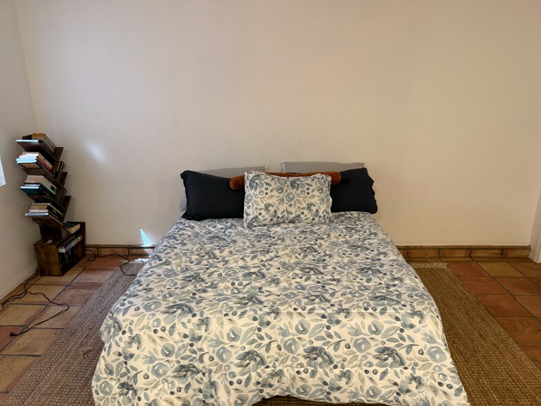 Building Photo - 5408 Morella Ave