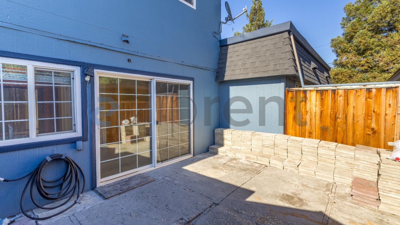 Building Photo - Unit