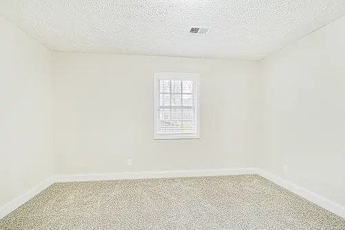 Building Photo - 5485 Pine Dr SW