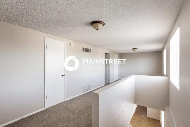 Building Photo - 3 Bedroom Pet-Friendly Home in Phoenix, AZ with Main Street Renewal