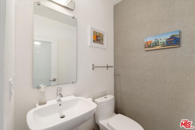 Building Photo - 1410 Innes Pl