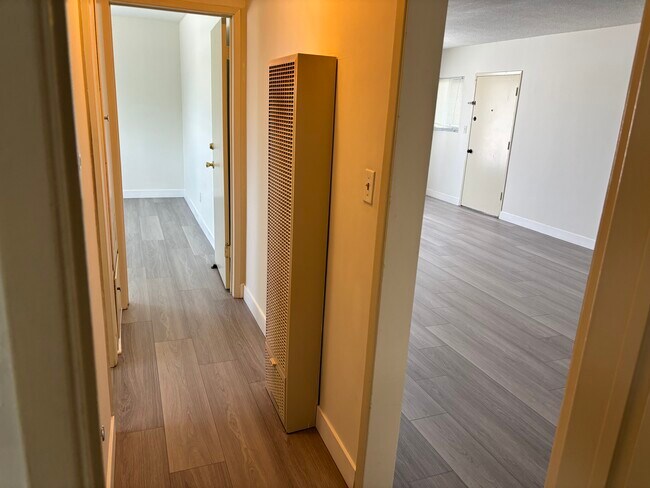 hall way - 25219 Loytan St