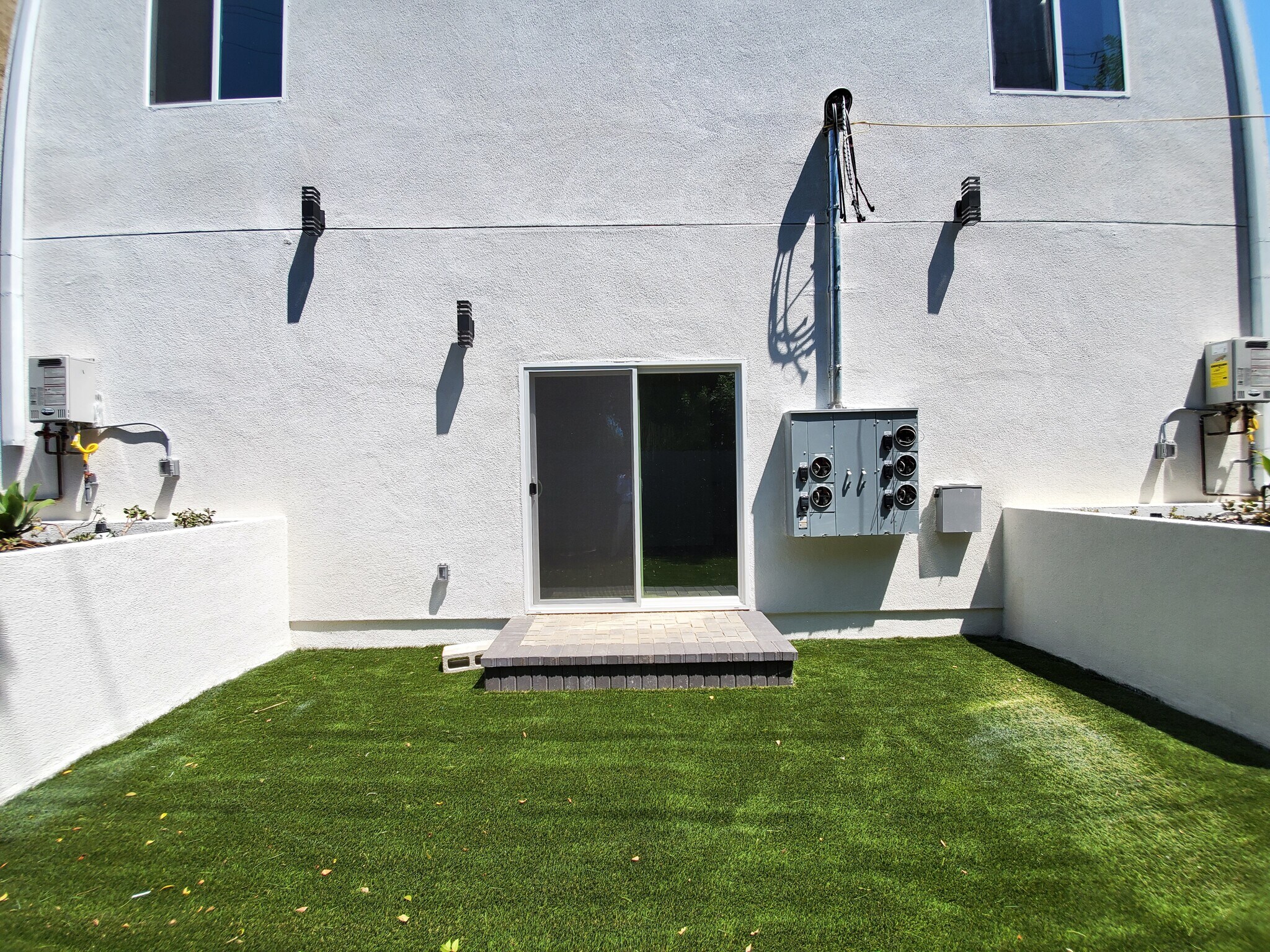 Building Photo - 2337 S Crenshaw Blvd