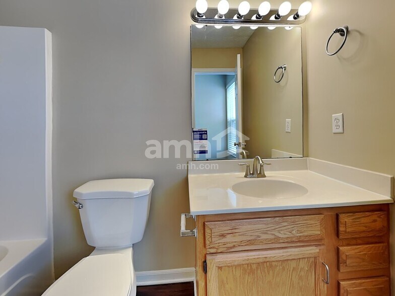 Building Photo - 918 Kreider Ct