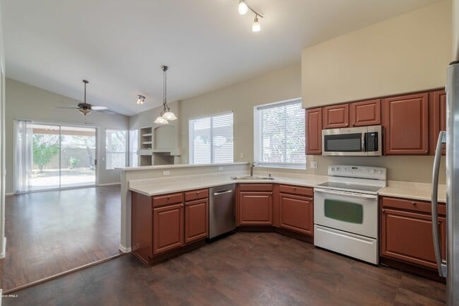 Building Photo - 230 S Pineview Pl