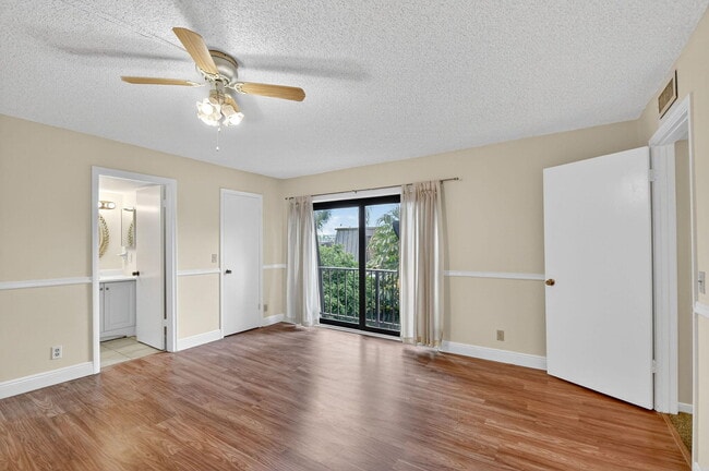 Building Photo - 2494 Waterside Dr