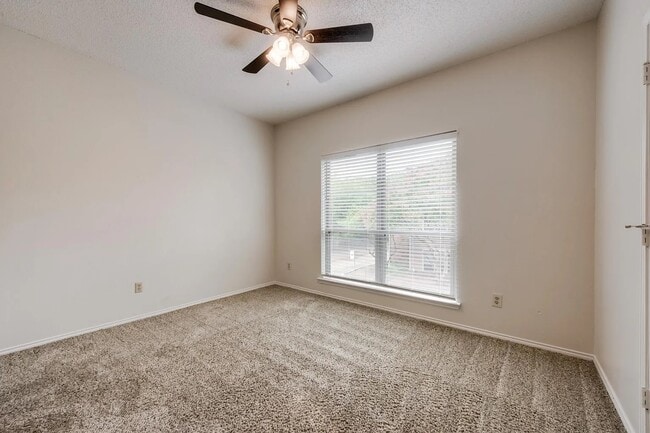 Building Photo - 500 Norwood Pl