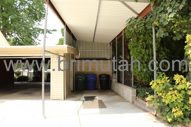 Building Photo - 4192 S Holloway Dr