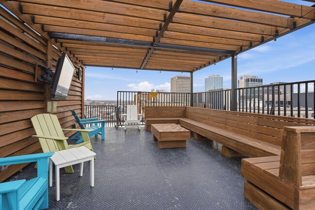 Building Photo - 145 N High St